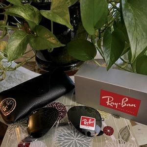 Ray-Ban RB 3558 Green Classic Lens/ Antique Black Frame (NWOT) w/ case and box